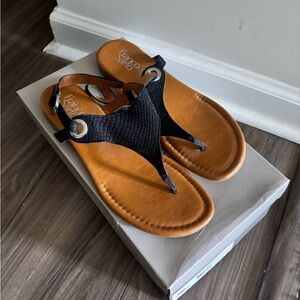 Women’s sandals